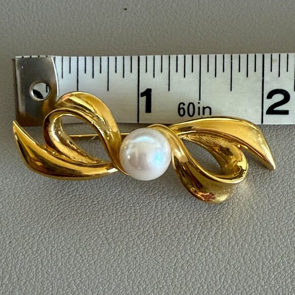 Vintage Gold-Tone Brooch With Faux Pearl Center & Abstract Swirl Design - Picture 2 of 5